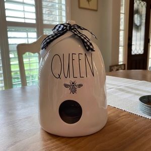 🐝 RAE DUNN QUEEN BEE BIRD HOUSE